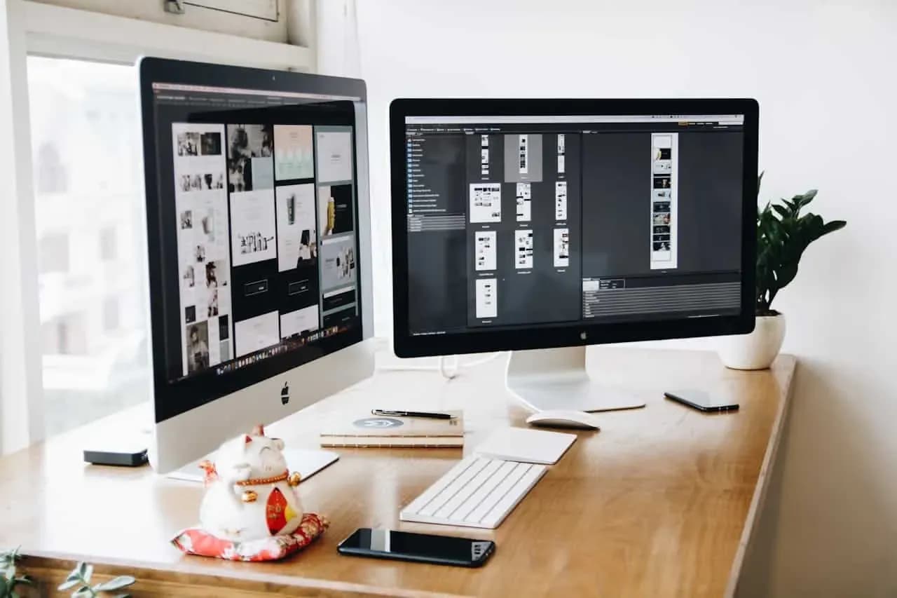 Scherm met voorbeelden van mooie websites erop.