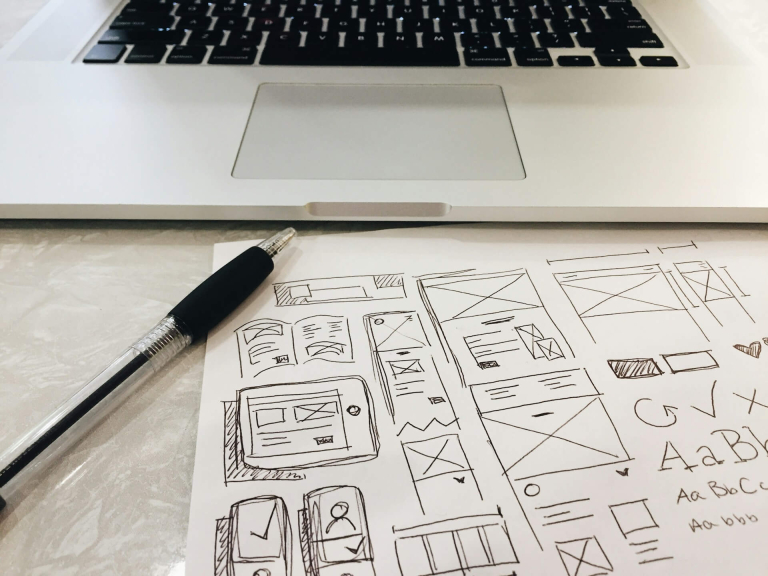 Is een one page-website iets voor jou? Uitleg, voorbeelden & voor- en nadelen